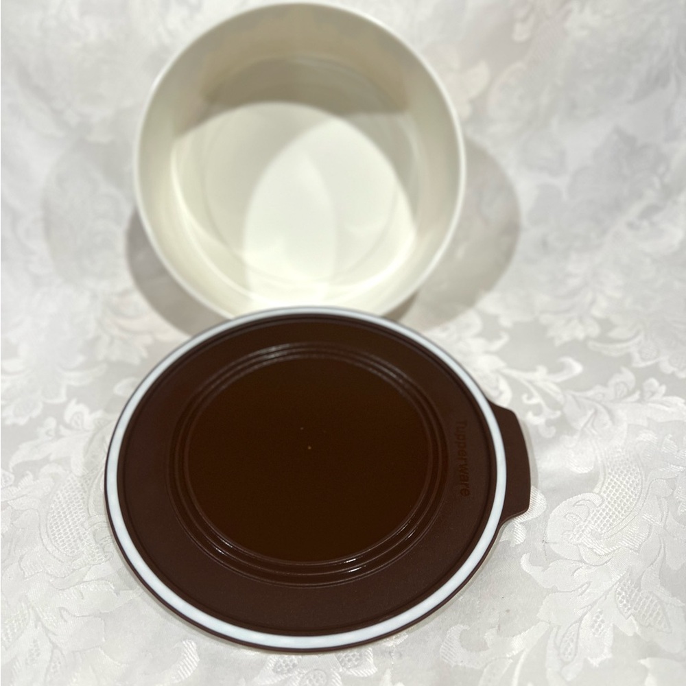 NWOT Vintage Tupperware Belgian Cookie Canister - Picture 3 of 6